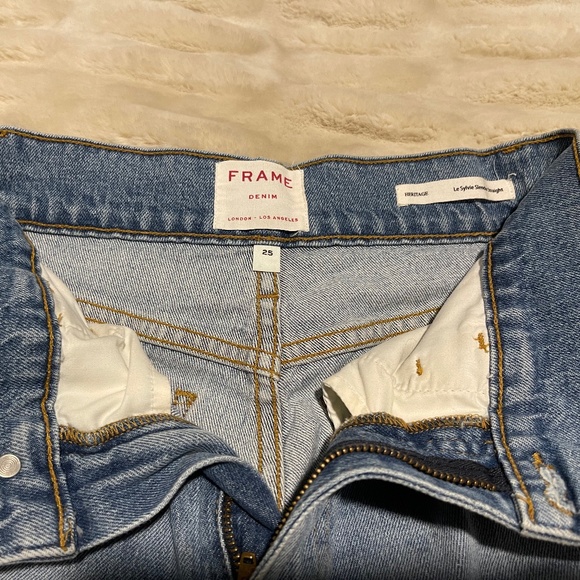 Frame ripped straight leg Jean - Picture 1 of 4